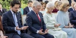 الملك
      وولي
      العهد
      يحضران
      عقد
      قران
      الأميرة
      عائشة
      بنت
      فيصل - شوف 360 الإخباري