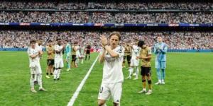 «لا
      تبكوا
      لكن
      ابتسموا»..
      كيف
      ودع
      لوكا
      مودريتش
      جماهير
      ريال
      مدريد
      بعد
      لقاء
      سوسيداد؟ - شوف 360 الإخباري