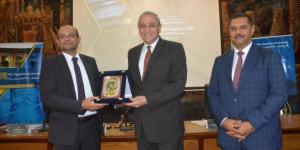محافظ
      الغربية
      ورئيس
      البورصة
      المصرية
      يفتتحان
      الدورة
      الـ12
      لمؤتمر
      «التنمية» - شوف 360 الإخباري