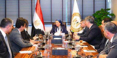 وزيرة البيئة تستعرض تجربة إعادة تدوير المخلفات بهيئة قناة السويس مع «شباب الأعمال» - شوف 360 الإخباري