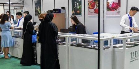 معرض
      "الذهب
      و
      المجوهرات
      الـ23"
      ينطلق
      21
      مايو
      الجاري
      بمشاركة
      400
      شركة
      محلية
      وعالمية - https://chof360.com/
