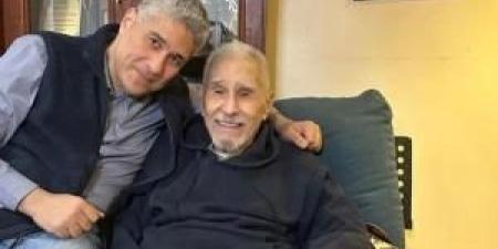 بعد
      إشاعة
      وفاته
      ..
      السيسي
      يتصل
      بفنان
      مصري
      شهير - شوف 360 الإخباري