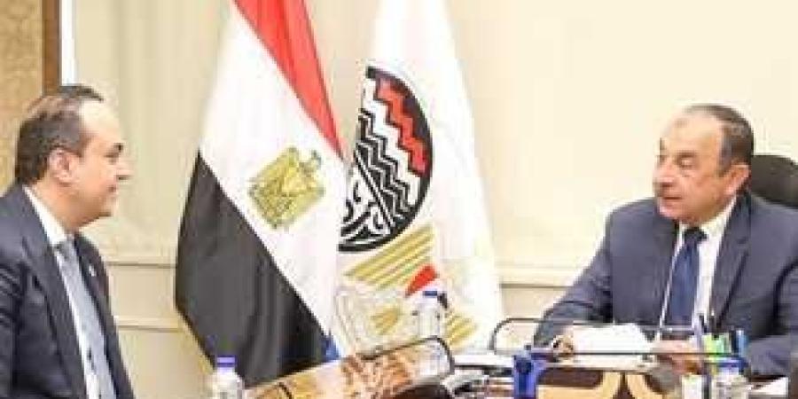 مصر:
      وزير
      قطاع
      الأعمال
      يبحث
      مع
      رئيس
      الرعاية
      الصحية
      دعم
      الصناعة
      الوطنية
      والتنمية
      المستدامة - شوف 360 الإخباري