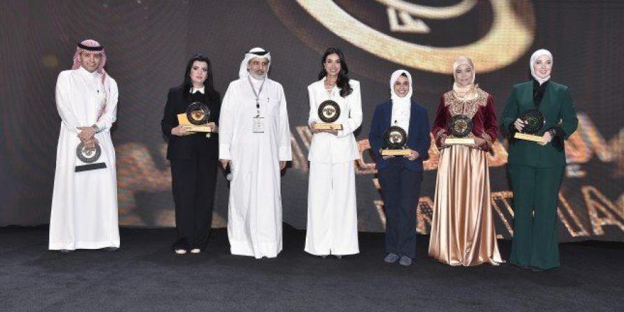الملتقى
      الإعلامي
      العربي
      بالكويت..
      جلسات
      حوارية
      تتناول
      قصص
      نجاح
      وتحديات
      عدد
      من
      الإعلاميين - شوف 360 الإخباري