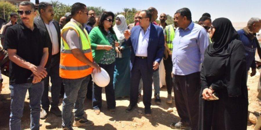 محافظ
      أسيوط
      يتفقد
      مشروع
      إنشاء
      مصنع
      متكامل
      لمنتجات
      الرمان
      بالبداري - شوف 360 الإخباري