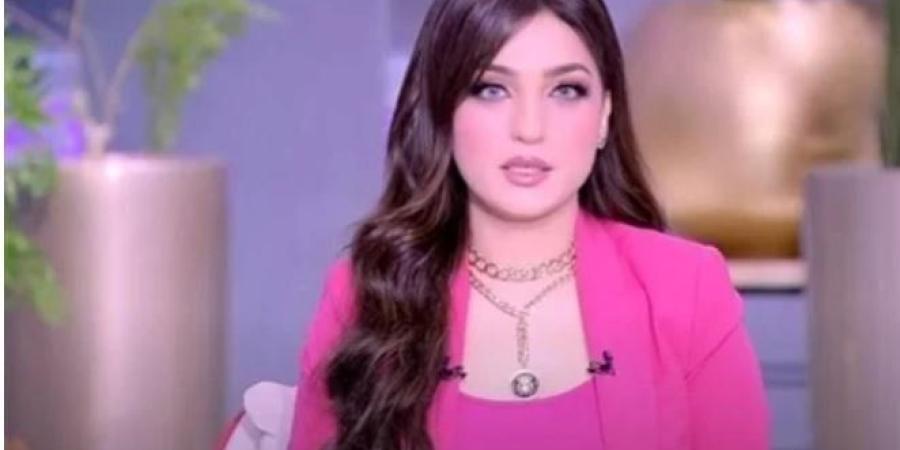 ياسمين
      عز
      توجه
      رسالة
      قوية
      لـ
      جماهير
      الزمالك
      بسبب
      زيزو
      (فيديو) - شوف 360 الإخباري