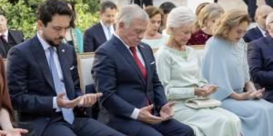 الملك
      وولي
      العهد
      يحضران
      عقد
      قران
      الأميرة
      عائشة
      بنت
      فيصل - شوف 360 الإخباري