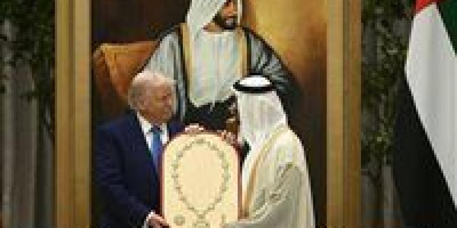 «أرفع
      وسام
      لقادة
      العالم»...
      رئيس
      دولة
      الإمارات
      يمنح
      ترامب
      وسام
      الشيخ
      زايد - شوف 360 الإخباري