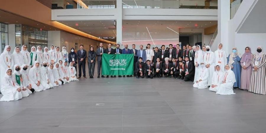 شاهد.. الطالبات لمياء ولانا وسما يحصدن 3 جوائز في حفل آيسف 2025 - شوف 360 الإخباري