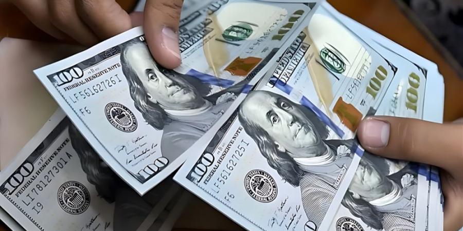 أسعار العملات.. الدولار يتراجع مع بطء نمو مبيعات التجزئة - شوف 360 الإخباري
