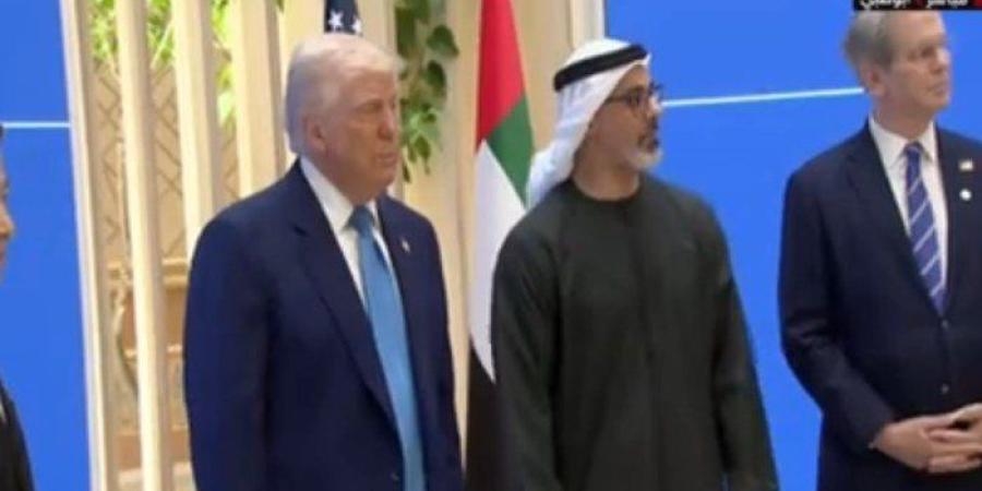 شاهد..
      بث
      مباشر
      لمشاركة
      ترامب
      في
      حوار
      الأعمال
      الإماراتي
      الأمريكي - شوف 360 الإخباري