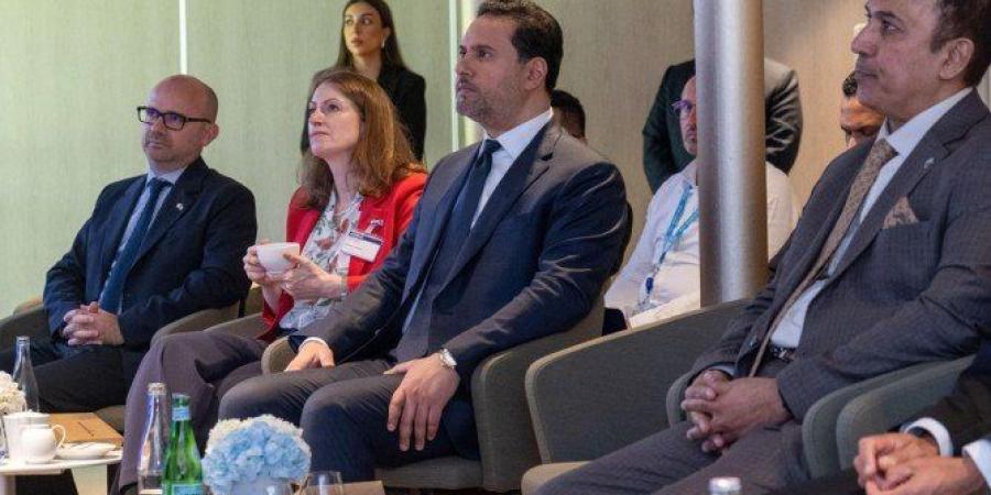 سفير
      الكويت
      في
      باريس:
      تسلم
      (الكويتية)
      طائرة
      جديدة
      من
      (إيرباص)
      يعكس
      متانة
      العلاقات
      مع
      فرنسا - شوف 360 الإخباري