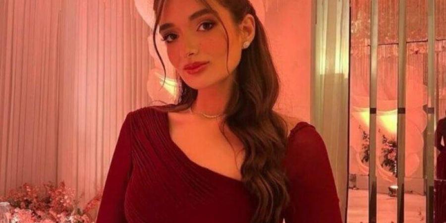 ملك
      زاهر
      تتصدر
      التريند
      بعد
      تعليقها
      على
      غياب
      تامر
      حسني
      عن
      زفاف
      شقيقتها - شوف 360 الإخباري