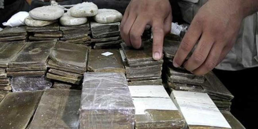 8
      قضايا..
      مداهمات
      أمنية
      ضد
      تجار
      المخدرات
      والسلاح
      بدمياط
      وأسوان - شوف 360 الإخباري