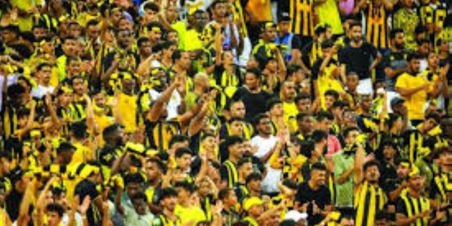 جمهور الذهب.. جماهير الاتحاد تتوج فريقها داخل وخارج الملعب - شوف 360 الإخباري