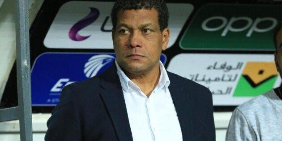 علاء
      عبد
      العال:
      «بيراميدز
      فرط
      في
      الصدارة..
      والأهلي
      الأقرب
      للقب
      الدوري» - شوف 360 الإخباري