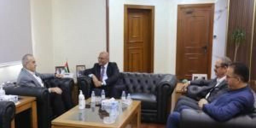 نقيب
      الصحفيين:
      نسعى
      لتأمين
      قطع
      أراضٍ
      لأعضاء
      لم
      يسبق
      لهم
      الاستفادة - شوف 360 الإخباري