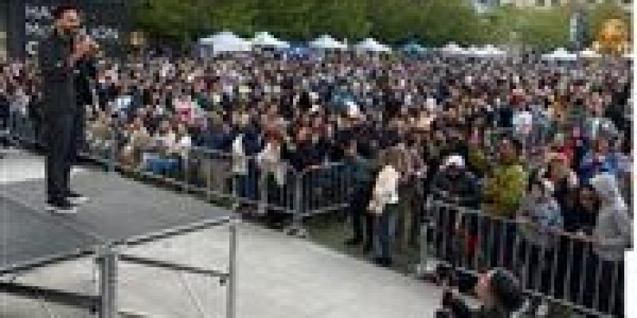 إقبال
      جماهيري
      من
      مختلف
      الجنسيات
      على
      حفل
      حمادة
      هلال
      بكندا - شوف 360 الإخباري