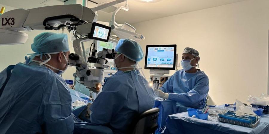 إنجاز جديد.. أول عملية جراحية لشبكية العين بمستشفى القطيف المركزي - شوف 360 الإخباري