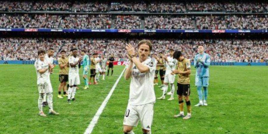 «لا
      تبكوا
      لكن
      ابتسموا»..
      كيف
      ودع
      لوكا
      مودريتش
      جماهير
      ريال
      مدريد
      بعد
      لقاء
      سوسيداد؟ - شوف 360 الإخباري
