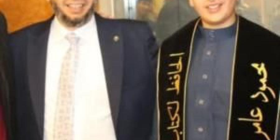 بالفيديو
      والصور
      ..
      تتويج
      أحد
      أصغر
      حفظة
      القرآن
      و"عتب
      على
      وسائل
      الإعلام" - شوف 360 الإخباري