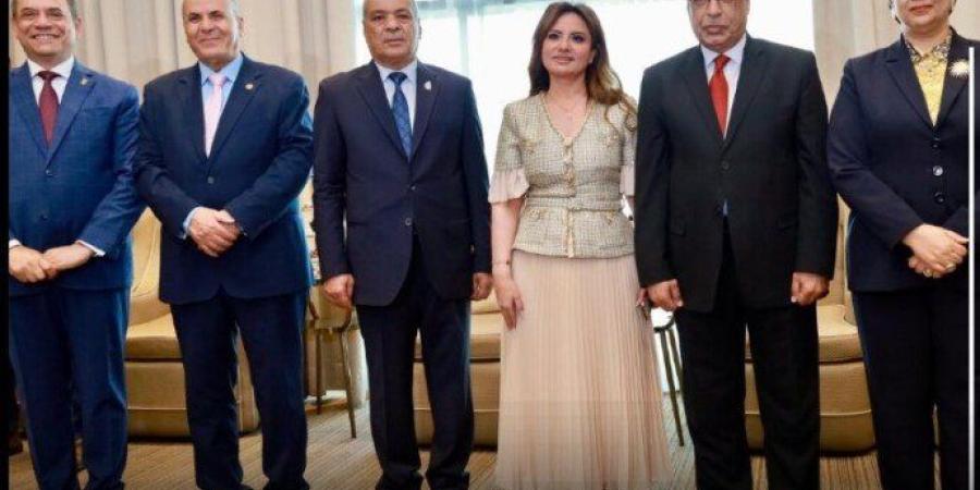 رئيس
      النيابة
      الإدارية
      يحضر
      فعاليات
      الجلسة
      الافتتاحية
      لمؤتمر
      «يوم
      التحكيم
      المصري» - شوف 360 الإخباري